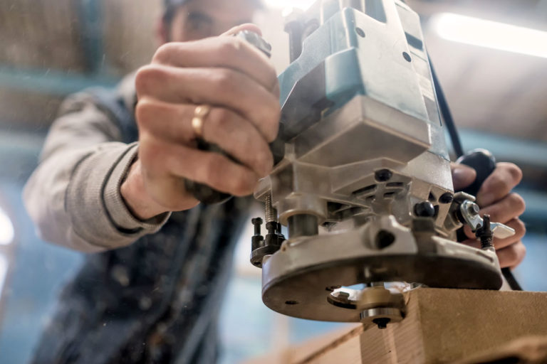 Shaper vs. Router Choosing the Best Tools